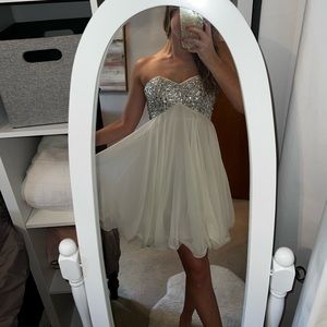 Breathtaking white silver sparkly homecoming dress size small 🤍